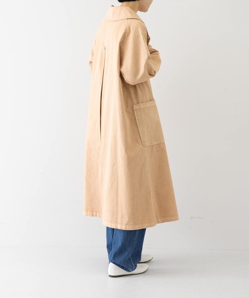 URBAN RESEARCH DOORS(アーバンリサーチドアーズ)の「『別注』SMITH’S×DOORS ワイドフレアコート(ステンカラーコート・レディース・ベージュ/ネイビー・FREE)」の4枚目の写真