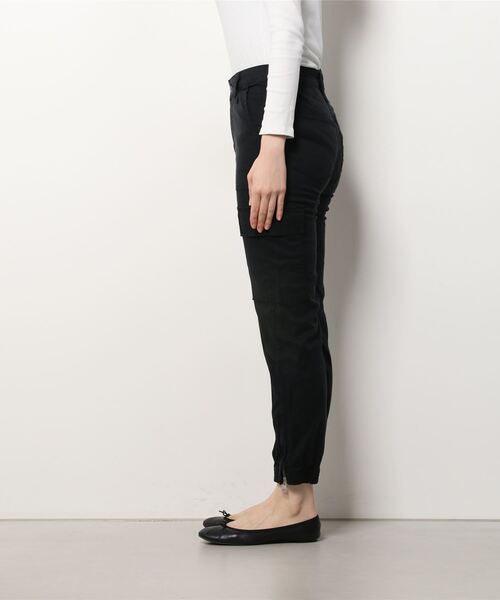 ALLSAINTS（オールセインツ）の「NOLA HIGH RISE SLIM CARGO JOGGERS | NOLA ハイライズ スリム カーゴ ジャガー（カーゴパンツ・レディース・ブラック・26/24/27/28/25）」の6枚目の写真