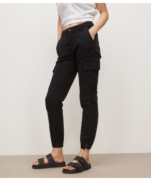 ALLSAINTS（オールセインツ）の「NOLA HIGH RISE SLIM CARGO JOGGERS | NOLA ハイライズ スリム カーゴ ジャガー（カーゴパンツ・レディース・ブラック・26/24/27/28/25）」の8枚目の写真