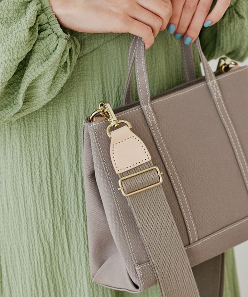 russet(ラシット)の「WEB限定カラーあり《SHOPPER》トートバッグ S【キャンバス】(CE-241)(ハンドバッグ・レディース・ブラック/グレー/キナリ/コーラルピンク/ターコイズブルー系/ベージュ系その他2/ベージュ系その他/グリーン/モカ/ベージュ/ダークグレー/ライトブルー/ピンク/サックスブルー/ミント・FREE)」の21枚目の写真