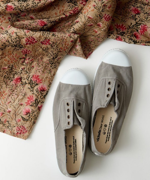 VICTORIA（ヴィクトリア）の「【WEB限定】[VICTORIA/ヴィクトリア] スリッポン キャンバススニーカー（スニーカー・レディース・ホワイト/ブラック/ベージュ/グレー・38/39/37）」の4枚目の写真