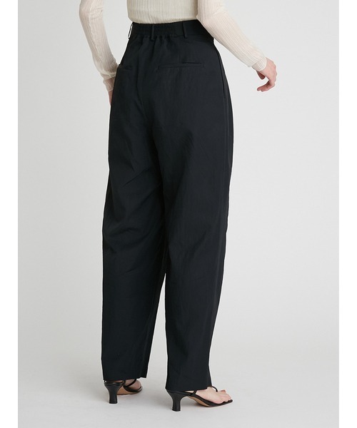 FRAY I.D（フレイアイディー）の「ツータックマットツイルパンツ（その他パンツ・レディース・ブラック/アイボリー/ブルー・1/0）」の14枚目の写真