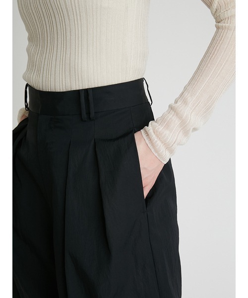 FRAY I.D（フレイアイディー）の「ツータックマットツイルパンツ（その他パンツ・レディース・ブラック/アイボリー/ブルー・1/0）」の17枚目の写真