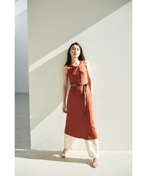 FRAY I.D（フレイアイディー）の「ツータックマットツイルパンツ（その他パンツ・レディース・ブラック/アイボリー/ブルー・1/0）」の8枚目の写真