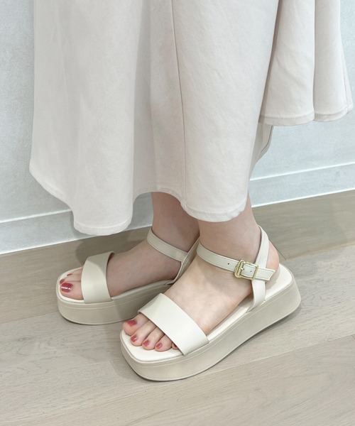 apres jour(アプレジュール)の「厚底サンダル【ZOZOTOWN限定アイテム】(サンダル・レディース・ブラック/アイボリー・LARGE/SMALL/X-LARGE/MEDIUM)」の4枚目の写真