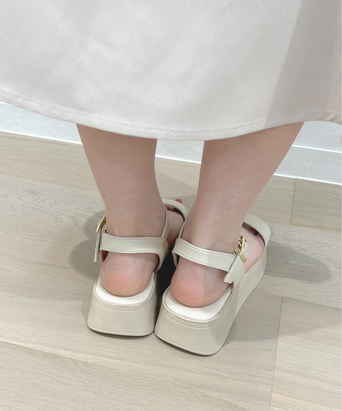 apres jour(アプレジュール)の「厚底サンダル【ZOZOTOWN限定アイテム】(サンダル・レディース・ブラック/アイボリー・LARGE/SMALL/X-LARGE/MEDIUM)」の5枚目の写真