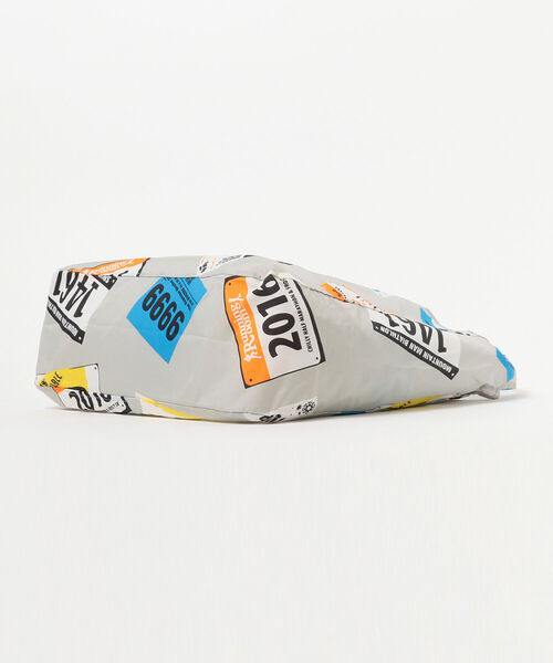 こども ビームス（コドモビームス）の「THE PARK SHOP / NUNBER バッグ 22（トートバッグ・キッズ・シルバー・ONE SIZE）」の7枚目の写真