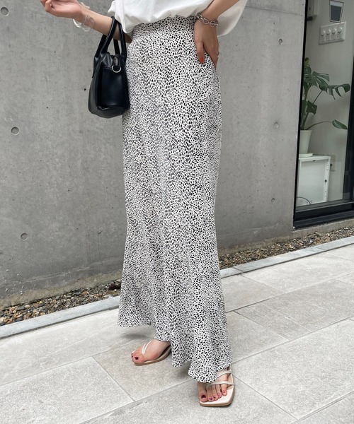 DISCOAT（ディスコート）の「ダルメシアン柄マーメイドスカート（スカート・レディース・ブラック/アイボリー・SMALL/MEDIUM）」の7枚目の写真