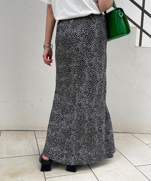 DISCOAT（ディスコート）の「ダルメシアン柄マーメイドスカート（スカート・レディース・ブラック/アイボリー・SMALL/MEDIUM）」の15枚目の写真