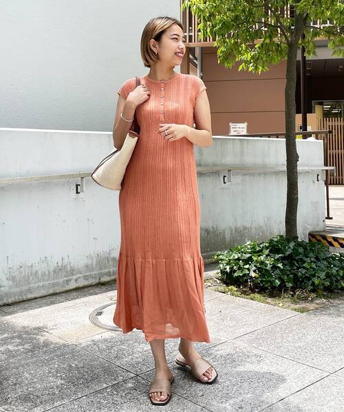 OPAQUE.CLIP（オペークドットクリップ）の「◆リネン混ランダムリブニットワンピース（ワンピース・レディース・オフホワイト/ライトオレンジ系/ブラック・38）」の14枚目の写真