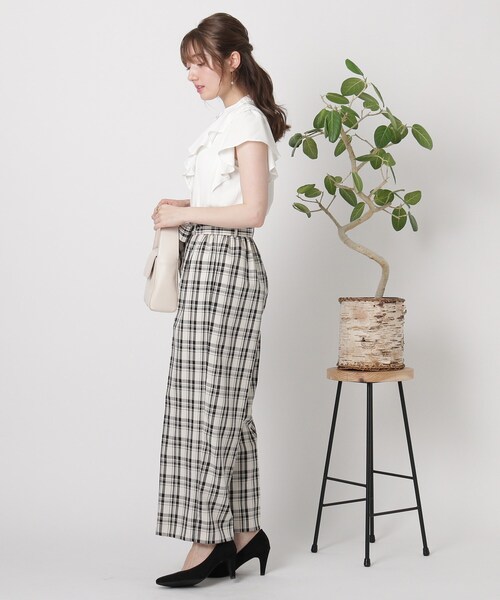 couture brooch(クチュールブローチ)の「◆【2WAYリボンで印象チェンジ!オフィスにもOK】リボンボウタイ フリルブラウス(シャツ/ブラウス・レディース・オフホワイト/サックスブルー/ブラック系・40/38/42/36)」の12枚目の写真