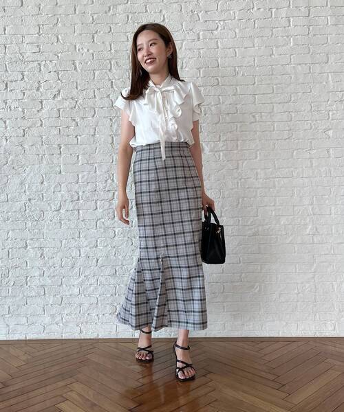 couture brooch(クチュールブローチ)の「◆【2WAYリボンで印象チェンジ!オフィスにもOK】リボンボウタイ フリルブラウス(シャツ/ブラウス・レディース・オフホワイト/サックスブルー/ブラック系・40/38/42/36)」の8枚目の写真