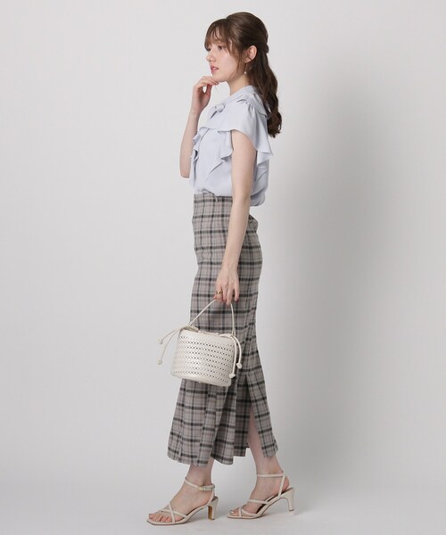 couture brooch(クチュールブローチ)の「◆【2WAYリボンで印象チェンジ!オフィスにもOK】リボンボウタイ フリルブラウス(シャツ/ブラウス・レディース・オフホワイト/サックスブルー/ブラック系・40/38/42/36)」の16枚目の写真