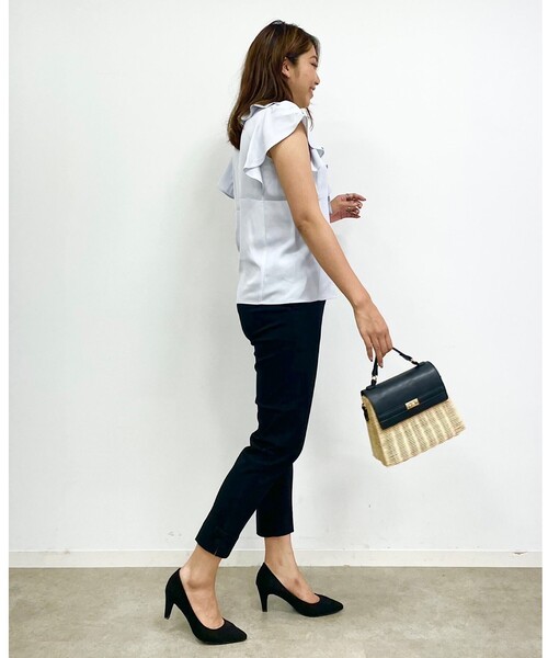 couture brooch(クチュールブローチ)の「◆【2WAYリボンで印象チェンジ!オフィスにもOK】リボンボウタイ フリルブラウス(シャツ/ブラウス・レディース・オフホワイト/サックスブルー/ブラック系・40/38/42/36)」の9枚目の写真