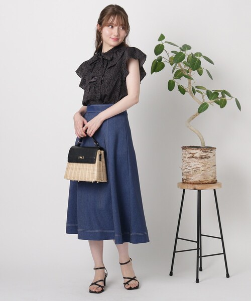 couture brooch(クチュールブローチ)の「◆【2WAYリボンで印象チェンジ!オフィスにもOK】リボンボウタイ フリルブラウス(シャツ/ブラウス・レディース・オフホワイト/サックスブルー/ブラック系・40/38/42/36)」の21枚目の写真