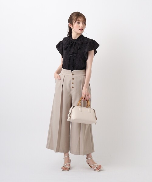 couture brooch(クチュールブローチ)の「◆【2WAYリボンで印象チェンジ!オフィスにもOK】リボンボウタイ フリルブラウス(シャツ/ブラウス・レディース・オフホワイト/サックスブルー/ブラック系・40/38/42/36)」の6枚目の写真