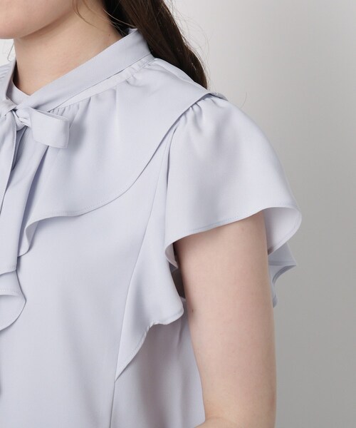 couture brooch(クチュールブローチ)の「◆【2WAYリボンで印象チェンジ!オフィスにもOK】リボンボウタイ フリルブラウス(シャツ/ブラウス・レディース・オフホワイト/サックスブルー/ブラック系・40/38/42/36)」の22枚目の写真