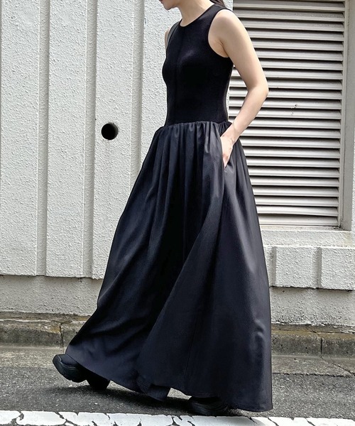 Jewelobe(ジュエローブ)の「異素材ドッキングノースリマキシワンピース(ワンピース・レディース・ブラック/オフホワイト・FREE)」の3枚目の写真