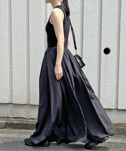 Jewelobe(ジュエローブ)の「異素材ドッキングノースリマキシワンピース(ワンピース・レディース・ブラック/オフホワイト・FREE)」の5枚目の写真