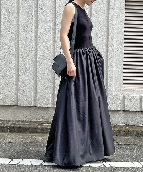 Jewelobe(ジュエローブ)の「異素材ドッキングノースリマキシワンピース(ワンピース・レディース・ブラック/オフホワイト・FREE)」の12枚目の写真