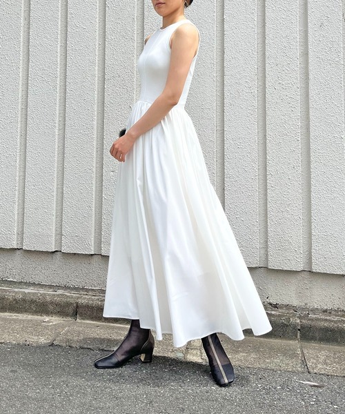 Jewelobe(ジュエローブ)の「異素材ドッキングノースリマキシワンピース(ワンピース・レディース・ブラック/オフホワイト・FREE)」の14枚目の写真