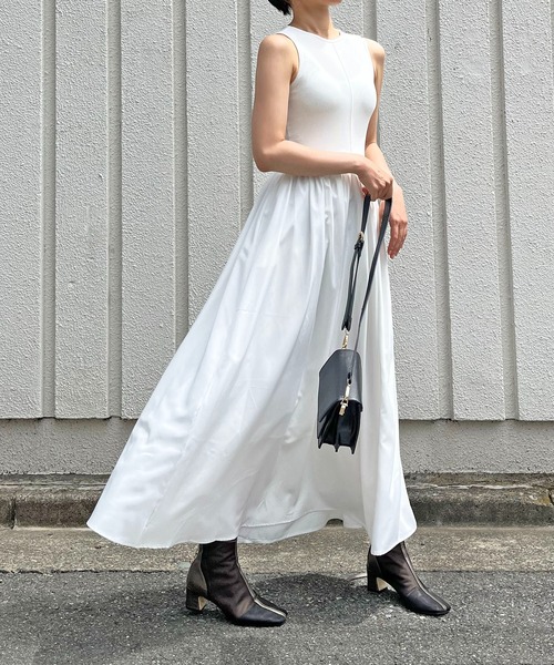 Jewelobe(ジュエローブ)の「異素材ドッキングノースリマキシワンピース(ワンピース・レディース・ブラック/オフホワイト・FREE)」の15枚目の写真