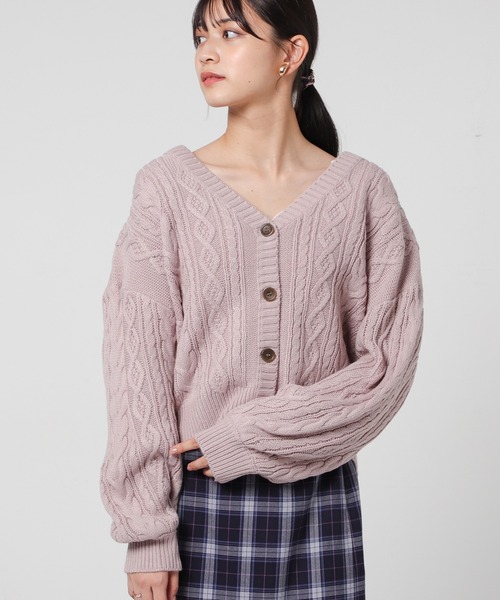 Honeys（ハニーズ）の「ケーブル編Ｖカーデ（カーディガン/ボレロ・レディース・ブラック/ベージュ/レッド/サックスブルー/ピンク/グリーン/アイボリー/モカ・S/M/L）」の7枚目の写真