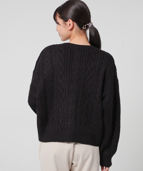 Honeys（ハニーズ）の「ケーブル編Ｖカーデ（カーディガン/ボレロ・レディース・ブラック/ベージュ/レッド/サックスブルー/ピンク/グリーン/アイボリー/モカ・S/M/L）」の9枚目の写真