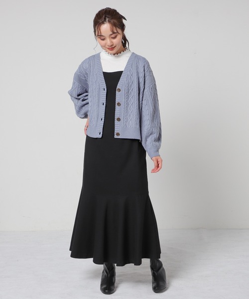 Honeys（ハニーズ）の「ケーブル編Ｖカーデ（カーディガン/ボレロ・レディース・ブラック/ベージュ/レッド/サックスブルー/ピンク/グリーン/アイボリー/モカ・S/M/L）」の12枚目の写真