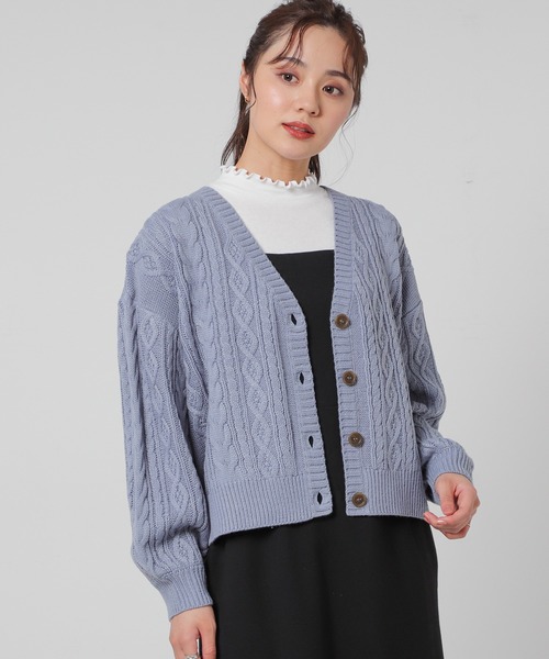 Honeys（ハニーズ）の「ケーブル編Ｖカーデ（カーディガン/ボレロ・レディース・ブラック/ベージュ/レッド/サックスブルー/ピンク/グリーン/アイボリー/モカ・S/M/L）」の14枚目の写真