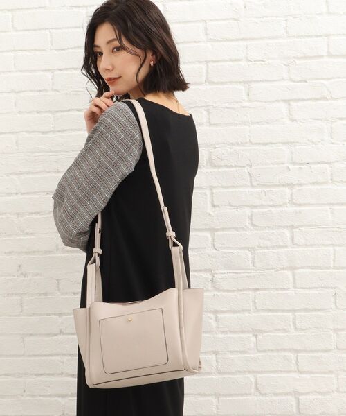 SHOO・LA・RUE(シューラルー)の「◆サイドデザインポイントショルダー(ショルダーバッグ・レディース・グレー/ブラック/キャメル・00)」の15枚目の写真