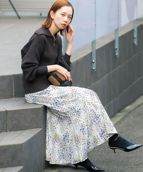 URBAN RESEARCH ROSSO(アーバンリサーチロッソ)の「【hareko×ROSSO】ランダムフラワープリントスカート(スカート・レディース・アイボリー/ネイビー・36/38)」の2枚目の写真