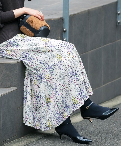 URBAN RESEARCH ROSSO(アーバンリサーチロッソ)の「【hareko×ROSSO】ランダムフラワープリントスカート(スカート・レディース・アイボリー/ネイビー・36/38)」の3枚目の写真