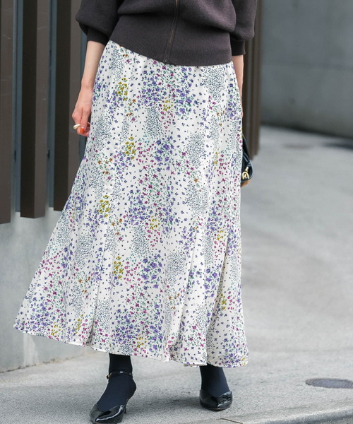 URBAN RESEARCH ROSSO(アーバンリサーチロッソ)の「【hareko×ROSSO】ランダムフラワープリントスカート(スカート・レディース・アイボリー/ネイビー・36/38)」の5枚目の写真