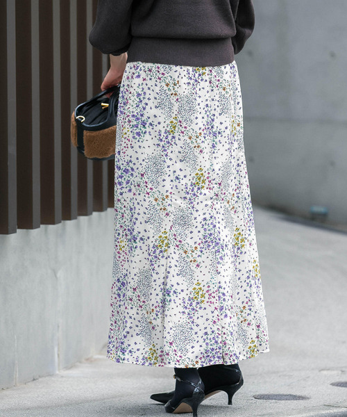 URBAN RESEARCH ROSSO(アーバンリサーチロッソ)の「【hareko×ROSSO】ランダムフラワープリントスカート(スカート・レディース・アイボリー/ネイビー・36/38)」の6枚目の写真