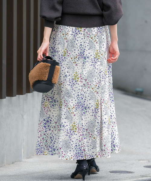 URBAN RESEARCH ROSSO(アーバンリサーチロッソ)の「【hareko×ROSSO】ランダムフラワープリントスカート(スカート・レディース・アイボリー/ネイビー・36/38)」の7枚目の写真