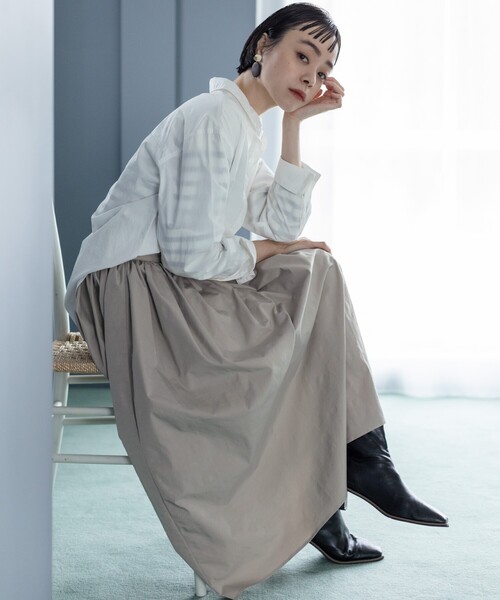 THE SHOP TK （ザ ショップ ティーケー ）の「◆【ONOFF活躍/洗える】シャンブレータフタギャザースカート（スカート・レディース・ブルー/ライトベージュ・11/12/13）」の2枚目の写真