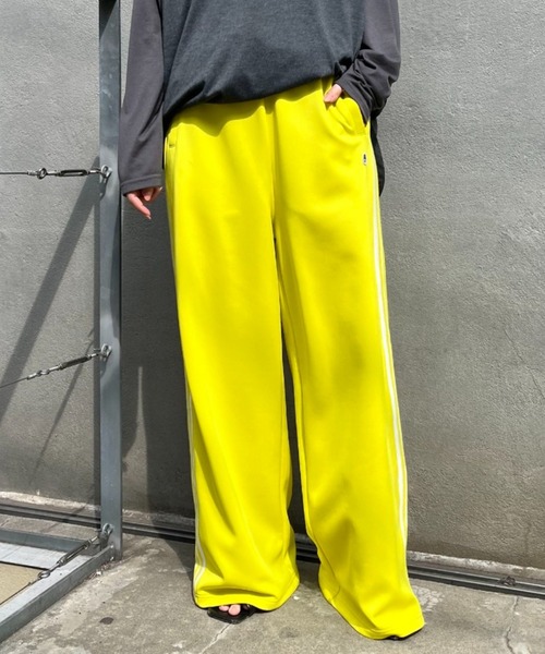 CIAOPANIC（チャオパニック）の「【GEM SPORTSWEAR/ジェムスポーツウェア】ワイドトラックパンツ（スウェットパンツ・レディース・グリーン/パープル/イエロー/ネイビー・FREE）」の21枚目の写真