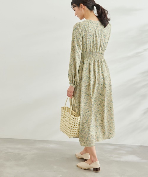 ROPE' PICNIC（ロペピクニック）の「小花柄ハイウエストワンピース（ワンピース・レディース・ベージュ/オフホワイト/ネイビー・38/36）」の17枚目の写真