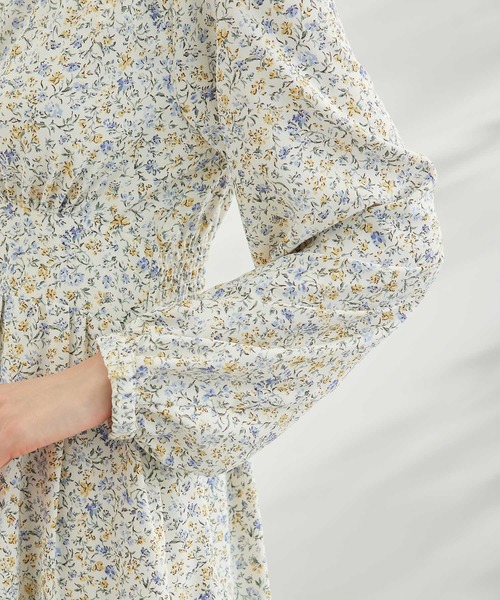 ROPE' PICNIC（ロペピクニック）の「小花柄ハイウエストワンピース（ワンピース・レディース・ベージュ/オフホワイト/ネイビー・38/36）」の18枚目の写真