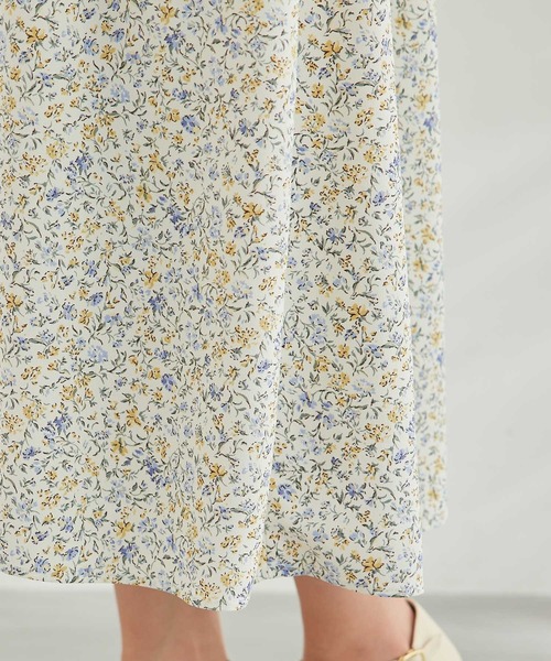 ROPE' PICNIC（ロペピクニック）の「小花柄ハイウエストワンピース（ワンピース・レディース・ベージュ/オフホワイト/ネイビー・38/36）」の9枚目の写真