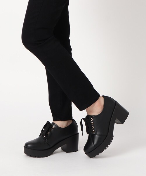 cs T&P(シーエスティーアンドピー)の「レースアップ厚底パンプス(パンプス・レディース・ホワイト/ブラック・S/M/L/LL)」の6枚目の写真
