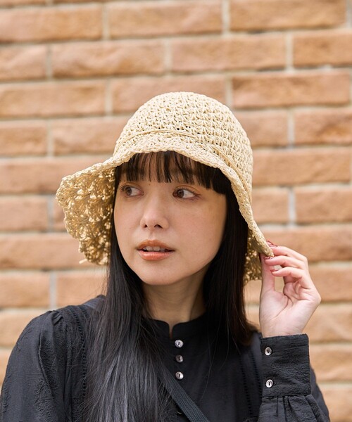 FREAK'S STORE（フリークスストア）の「フラワー編みペーパーハット（ハット・レディース・ブラック/オフホワイト/ブラウン・ONE SIZE）」の2枚目の写真