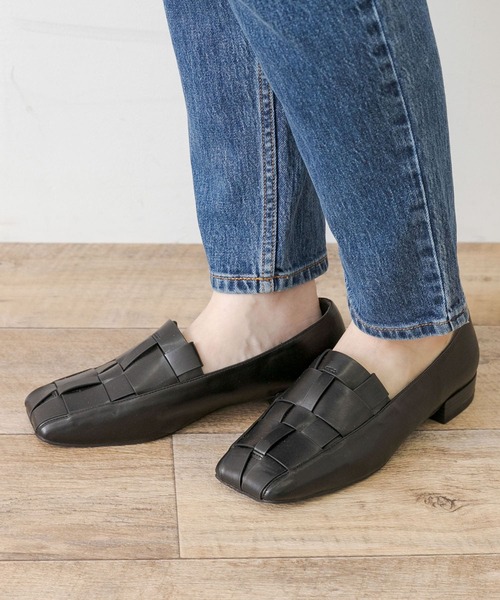 URBAN RESEARCH Sonny Label(アーバンリサーチサニーレーベル)の「グルカスクエアフラットパンプス(パンプス・レディース・ブラウン/ブラック・MEDIUM/LARGE/SMALL)」の3枚目の写真