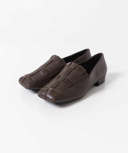URBAN RESEARCH Sonny Label(アーバンリサーチサニーレーベル)の「グルカスクエアフラットパンプス(パンプス・レディース・ブラウン/ブラック・MEDIUM/LARGE/SMALL)」の6枚目の写真