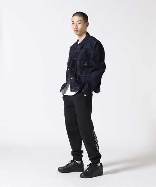 Calvin Klein Jeans（カルヴァンクラインジーンズ）の「Calvin Klein Standards（カルバンクラインスタンダーズ）CK Standards ユーティリティデニムジャケット/unisex（デニムジャケット・メンズ・ブルー・M/XL）」の6枚目の写真
