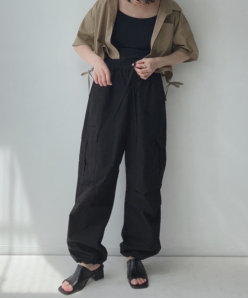 AS KNOW AS plus（アズノゥアズプラス）の「〇ゆるりカジュアル タック ミリタリーカーゴパンツ（カーゴパンツ・レディース・カーキ/サックスブルー/ブラック・FREE）」の7枚目の写真