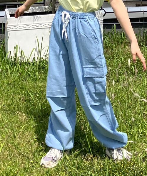 AS KNOW AS plus（アズノゥアズプラス）の「〇ゆるりカジュアル タック ミリタリーカーゴパンツ（カーゴパンツ・レディース・カーキ/サックスブルー/ブラック・FREE）」の17枚目の写真