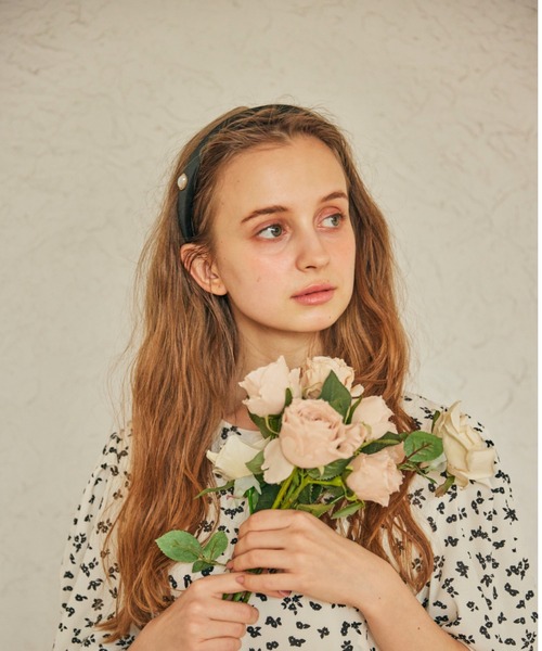 AMAIL（アマイル）の「【annleya】パールポイントカチューシャ（カチューシャ・レディース・アイボリー/ブラック・FREE）」の2枚目の写真