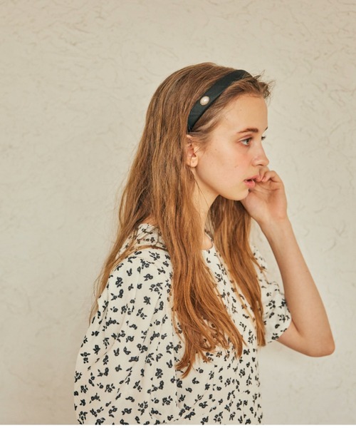 AMAIL（アマイル）の「【annleya】パールポイントカチューシャ（カチューシャ・レディース・アイボリー/ブラック・FREE）」の6枚目の写真